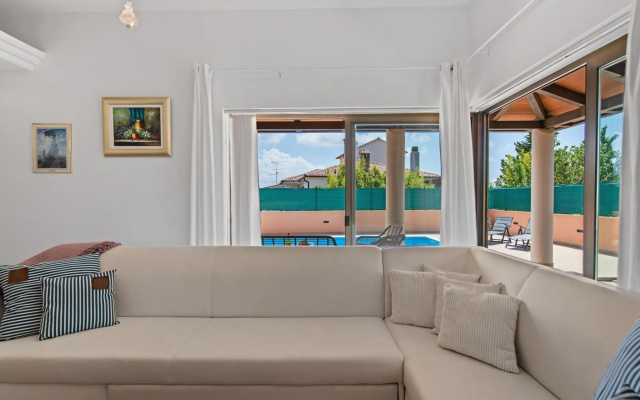 Stylish Villa in Buje With Outdoor Kitchen