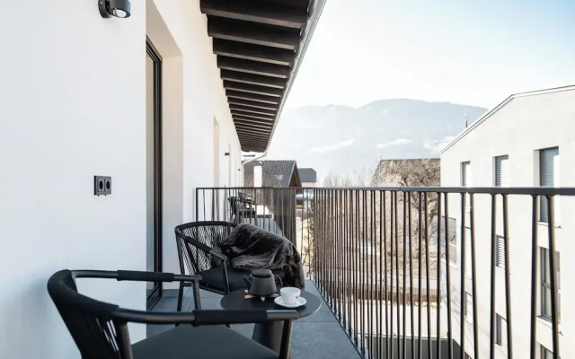 Schwarzer Adler - Concept Living