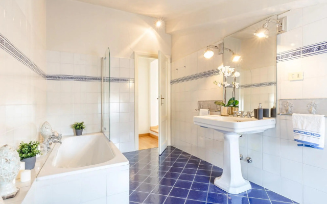 Casa Luca in Lucca with 2 bedrooms and 2 bathrooms