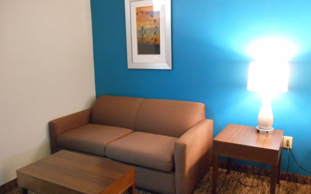 Holiday Inn Express & Suites - North Carmel / Westfield by IHG