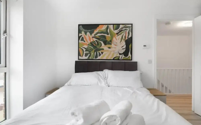 Fast Wi-fi Free Parking 10 Mins to City Centre