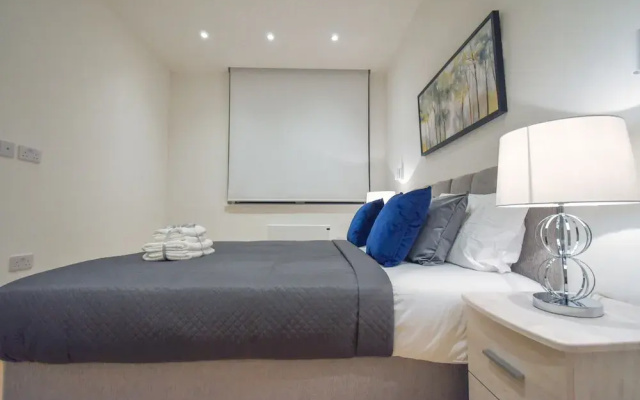 Silbury MK City Apartment With Parking