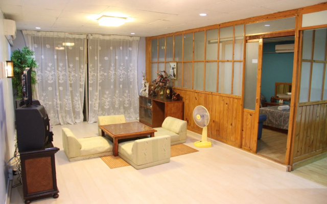 OYO 75486 Anna Residence Jomtien