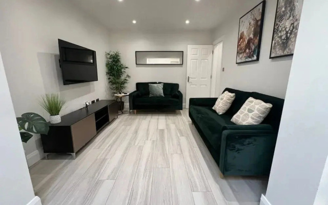 Harrow Family Home with Garden & Drive