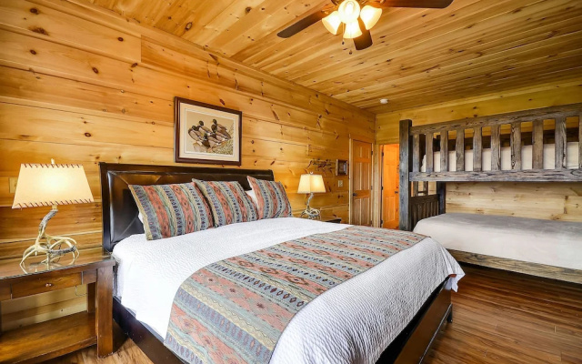 Gatlinburg Mansion - Fourteen Bedroom Cabin