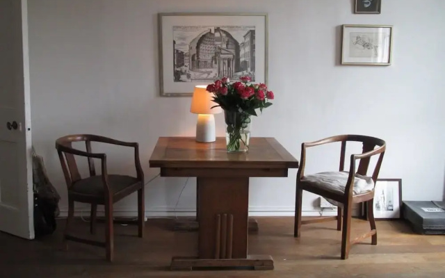 2 Bedroom Period Apartment Next To Clapham Common
