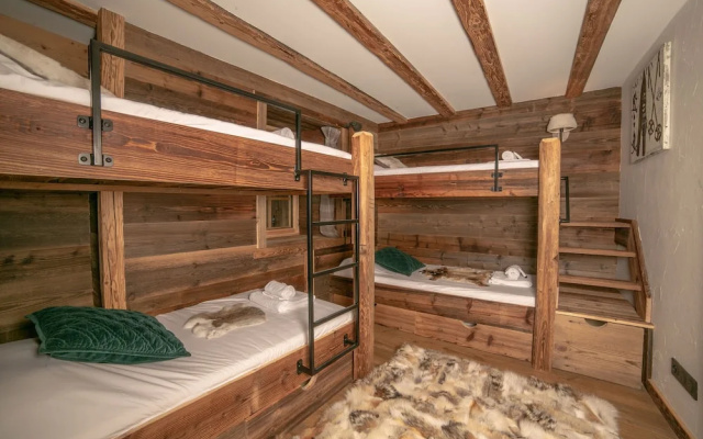 Kashmyre Chalet Luxe Chauffeur Sauna