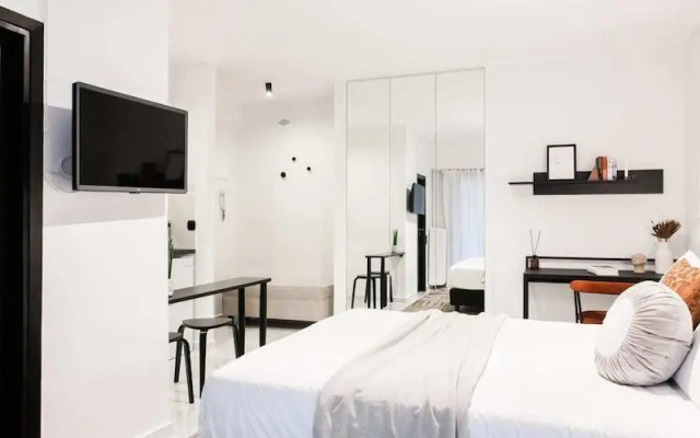 Black & White Studio Lycabettus Hill