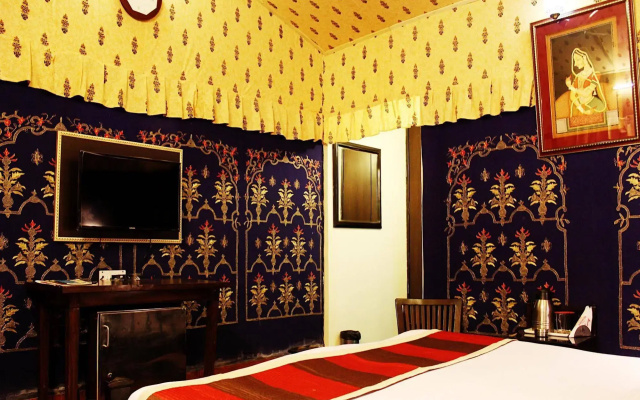 OYO 1995 Hotel Nirwana