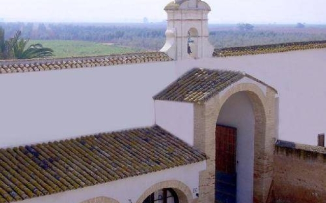 Отель Hacienda Los Jinetes вид на фасад