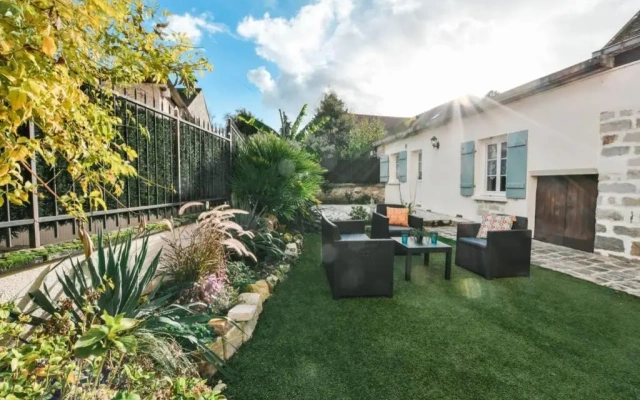 INSTANT FLEURY: maison de caractère, jardin secret
