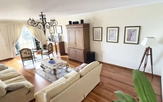 Quinta Martin Modern Retreat