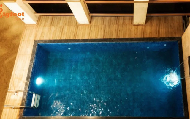 Paras Villa