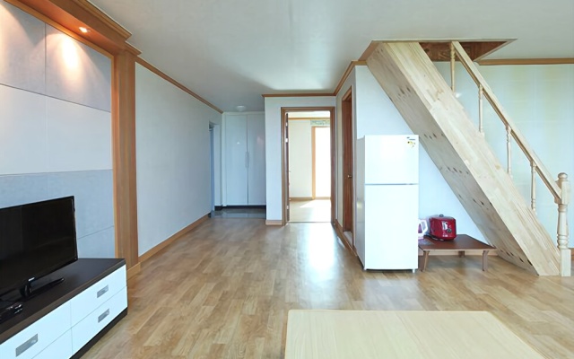 Gangneung Hillstone House Pension