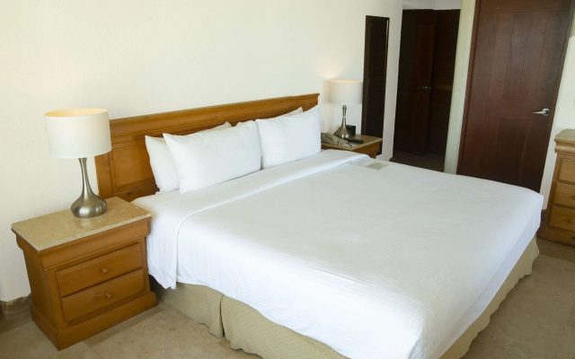 Emporio Ixtapa - with Optional All Inclusive