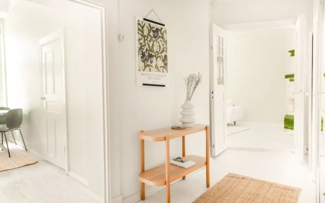 Downtown Light-Filled Retreat