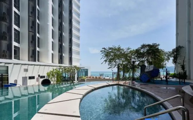 The Shore by HF Suites