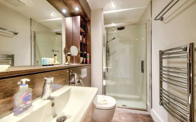 Bright, Modern 1 Bed in Melvin Walk