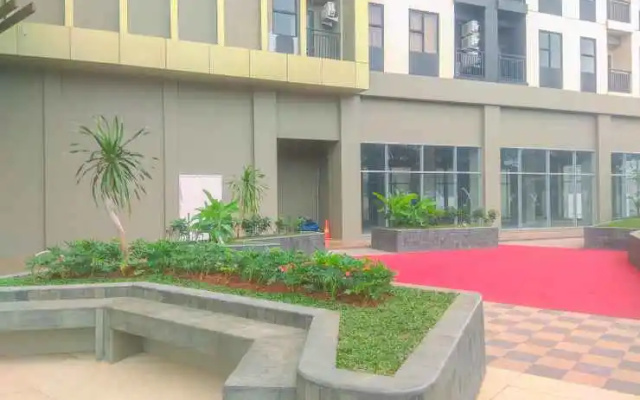 Comfy and Nice Studio Apartment at Transpark Cibubur By Travelio