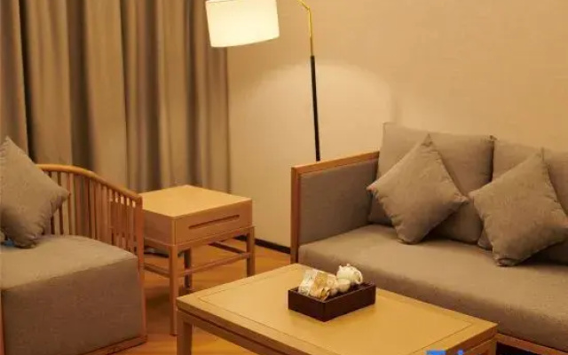 Long Feng Millennium Hotel