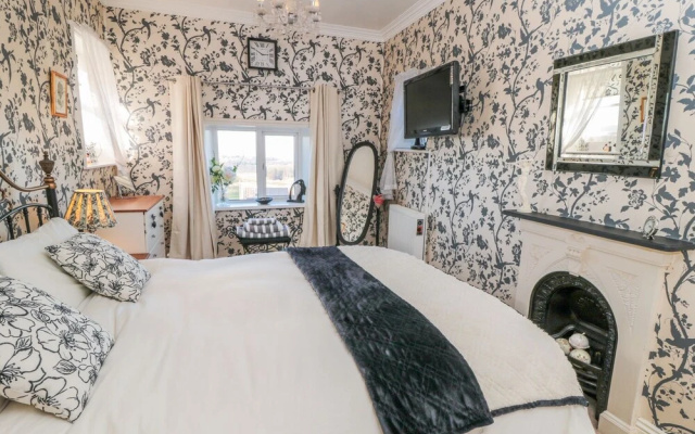 Apartment 7, Sneaton Hall