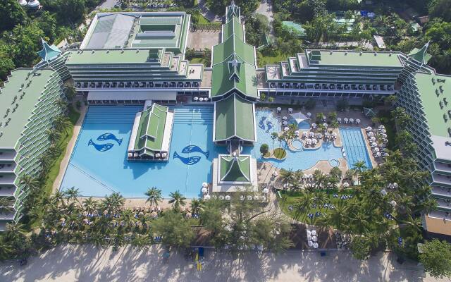 Отель Le Meridien Phuket Beach Resort вид на фасад