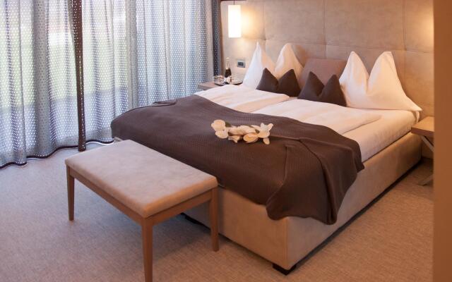 Отель The Lodge- Golf Club Eppan Аппиано-сулла-Страда-дель-Вино комната для гостей