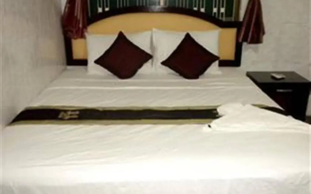 Golden Boat Guesthouse