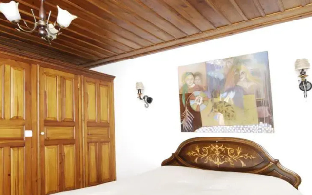 Collage House Hotel