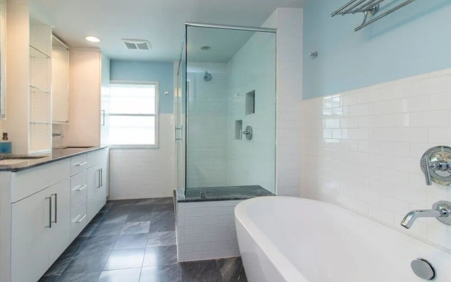 Historic Gem - City Center/patio/soak Tub