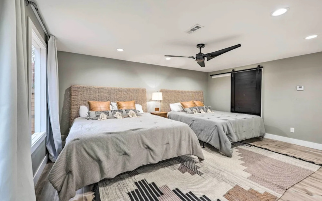 Lakefront Rogers Getaway w/ Hot Tub & Deck!