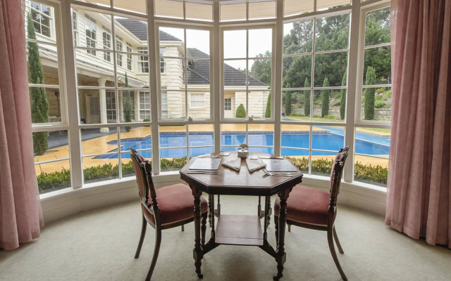 Montfort Manor