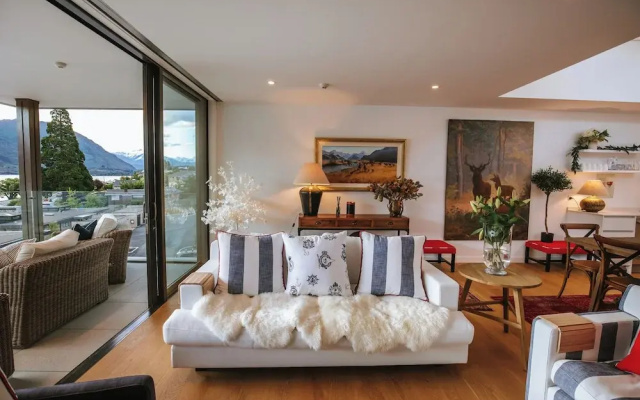 Nautilus - Sleeps 8 - Lake Views