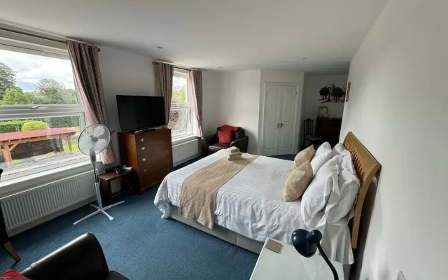 Hookwood Lodge London Gatwick