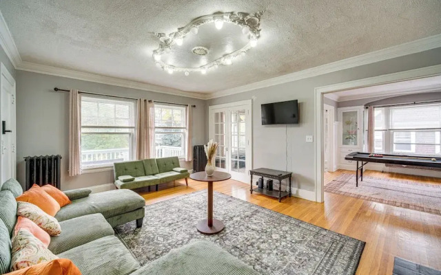 Deck, Pool Table! Walkable Cleveland Heights Apt