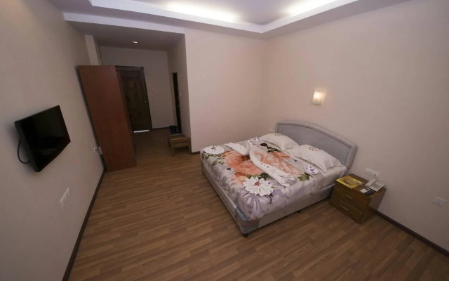 Law Ka Thit Sar Hotel