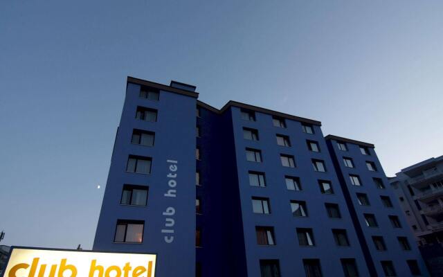 Отель Club Hotel Davos Швейцария, Давос - отзывы, цены и фото номеров - забронировать отель Club Hotel Davos онлайн вид на фасад