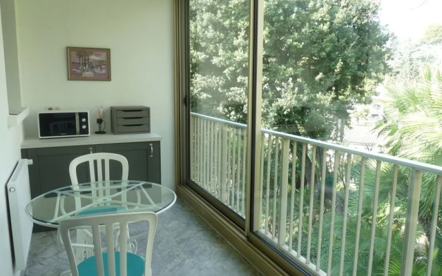 Val Joli Studio
