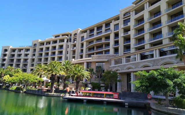 One Bedroom Apartment - Fully Equipped Waterfront Based, V&a Marina Residential