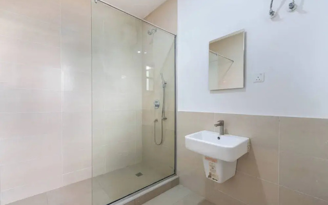 Chic Waterfront 2BR in Lekki Phase 1 - 5 Star Apt