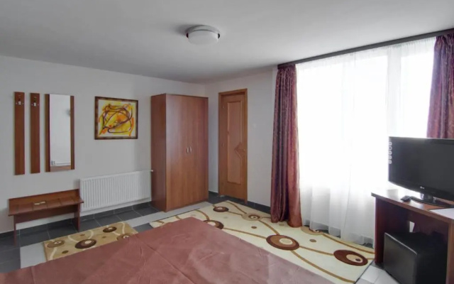 Hotel Tranzzit