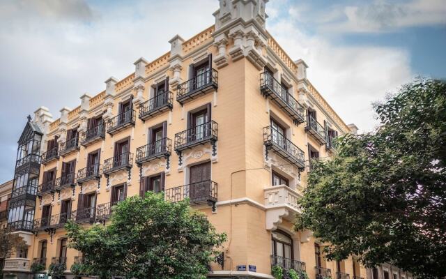 Апартаменты Plaza Mayor Suites & Apartments вид на фасад