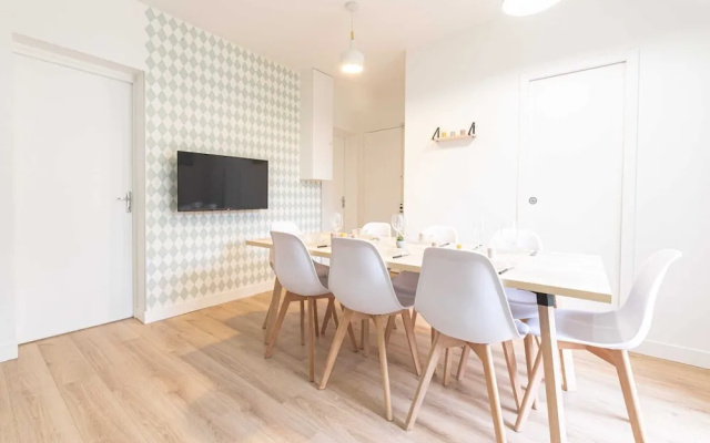 Luminous and Design Appt Close to Paris
