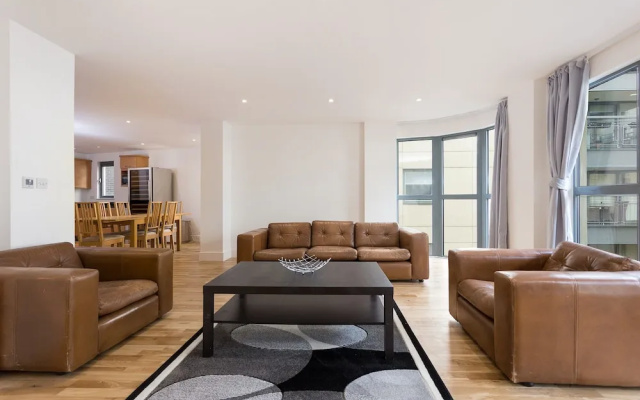 Spacious Flat With View of the Shard