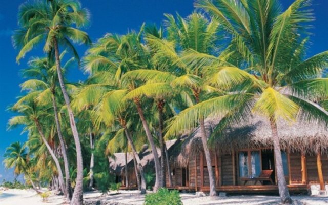 Отель Tikehau Pearl Beach Resort вид на фасад