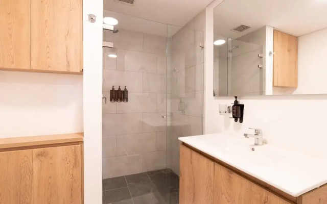 w Laureles 2BR w City Views