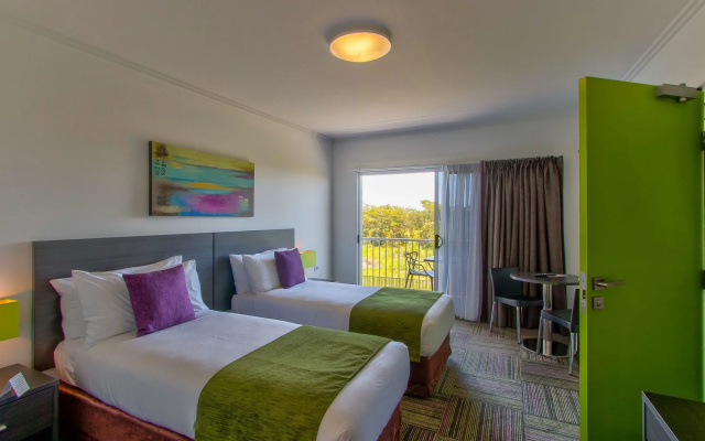 Mackay Oceanside Central Hotel