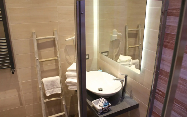 Roman Royal Rooms