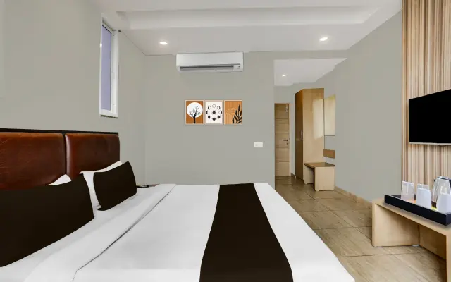 OYO 4477 City Square Hotel