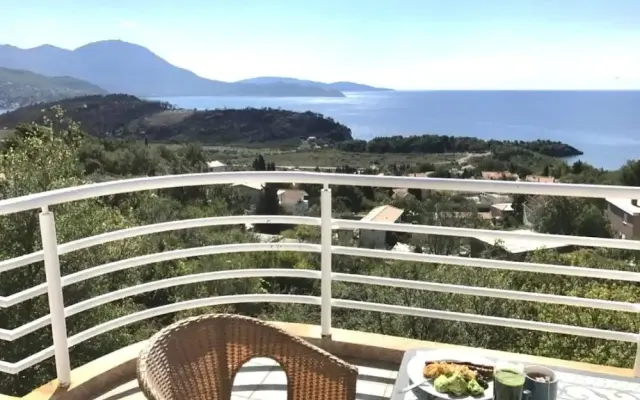 Spectacular sea View 4-bed Duplex Apartment